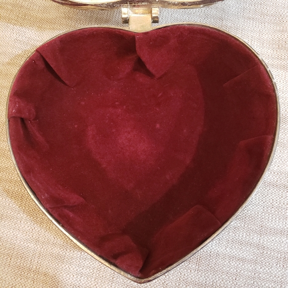 Vintage Metal Heart Shaped Jewelry Box - Picture 3 of 8